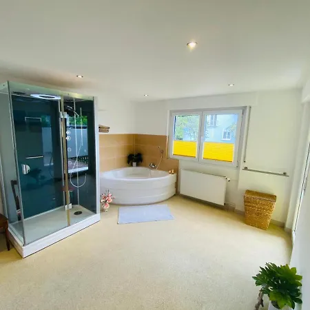 Traumgarten Premium Ferienwohnung Mit Pool Lägenhet *